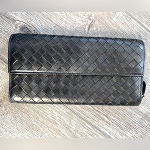 Bottega Venetta wallet.